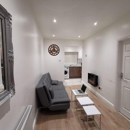 Three Bedroom Modern Apartment By Luton Airport And Luton Station Dış mekan fotoğraf