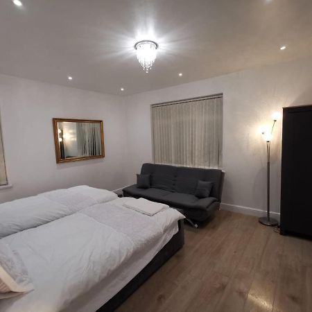 Three Bedroom Modern Apartment By Luton Airport And Luton Station Dış mekan fotoğraf