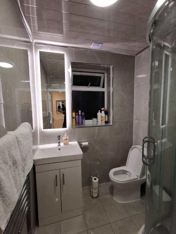 Three Bedroom Modern Apartment By Luton Airport And Luton Station Dış mekan fotoğraf
