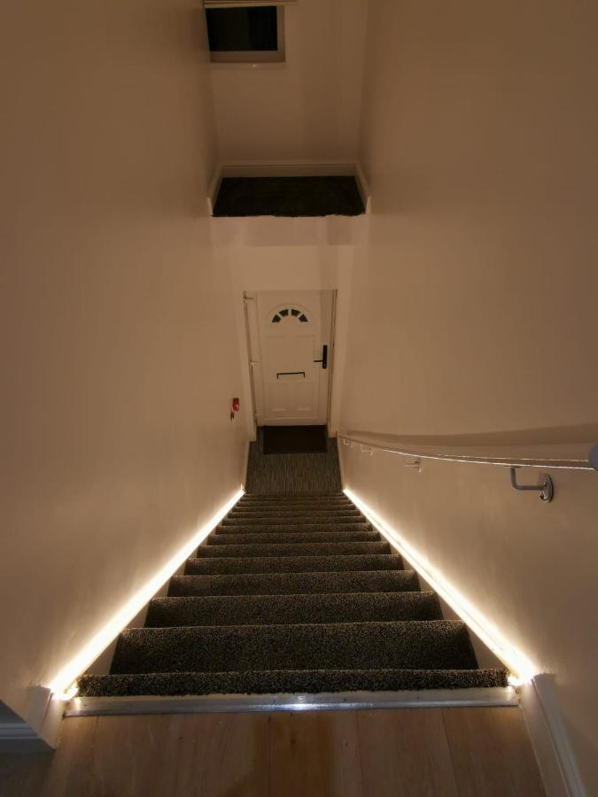 Three Bedroom Modern Apartment By Luton Airport And Luton Station Dış mekan fotoğraf