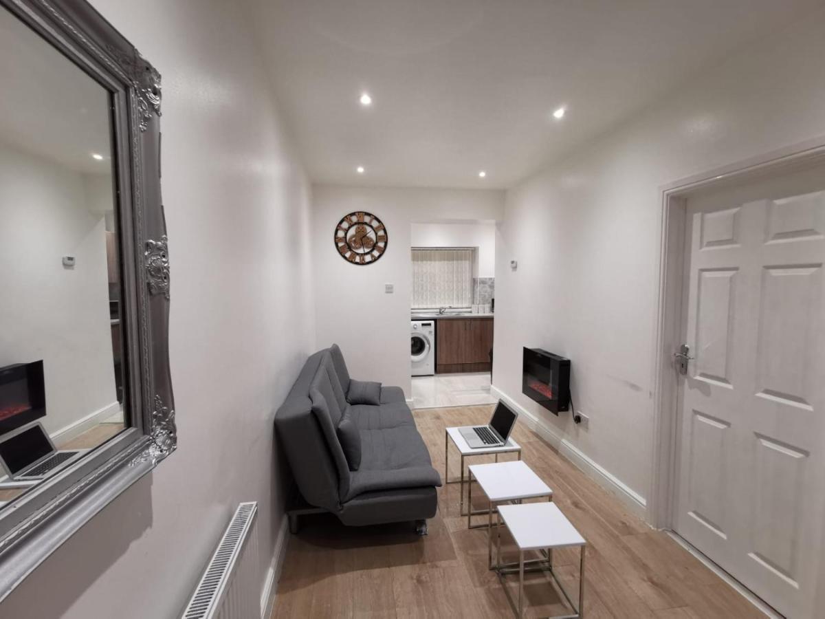 Three Bedroom Modern Apartment By Luton Airport And Luton Station Dış mekan fotoğraf