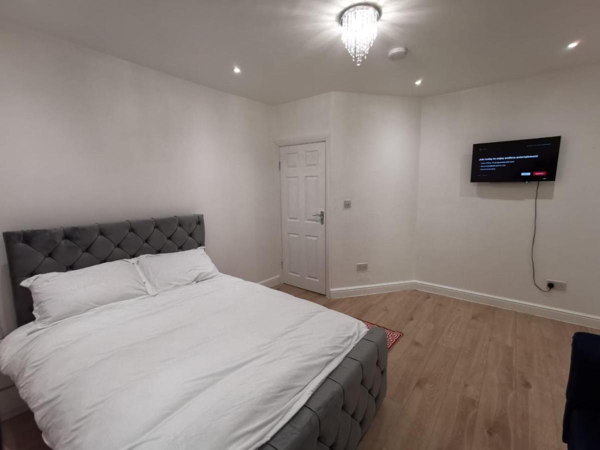 Three Bedroom Modern Apartment By Luton Airport And Luton Station Dış mekan fotoğraf