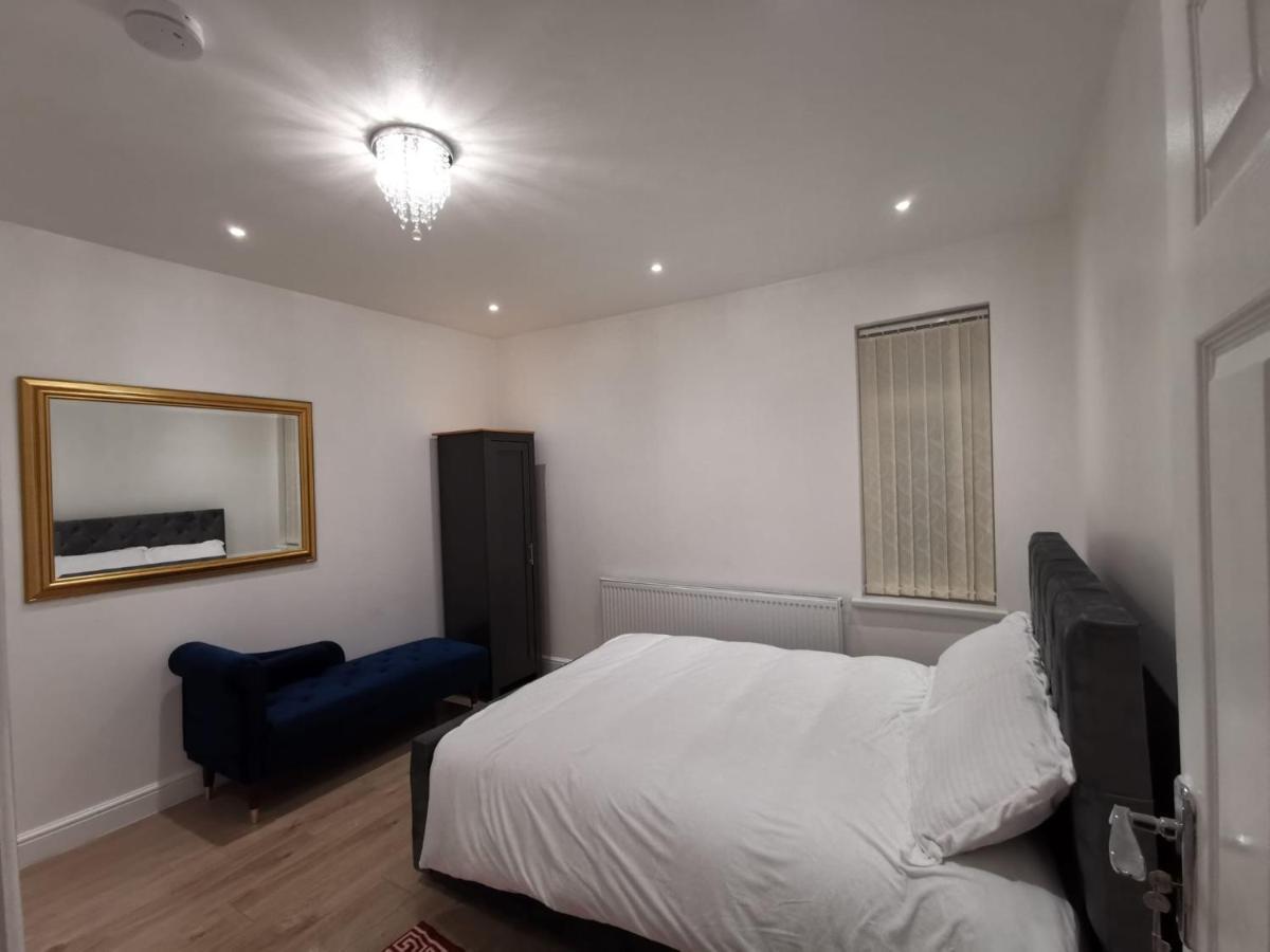 Three Bedroom Modern Apartment By Luton Airport And Luton Station Dış mekan fotoğraf