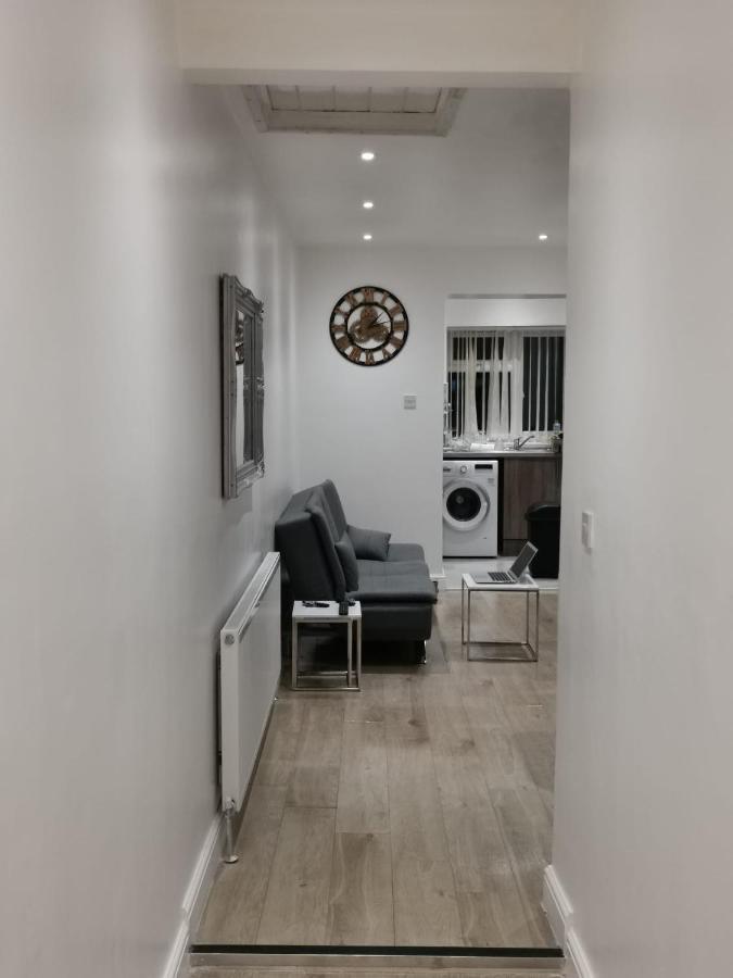 Three Bedroom Modern Apartment By Luton Airport And Luton Station Dış mekan fotoğraf