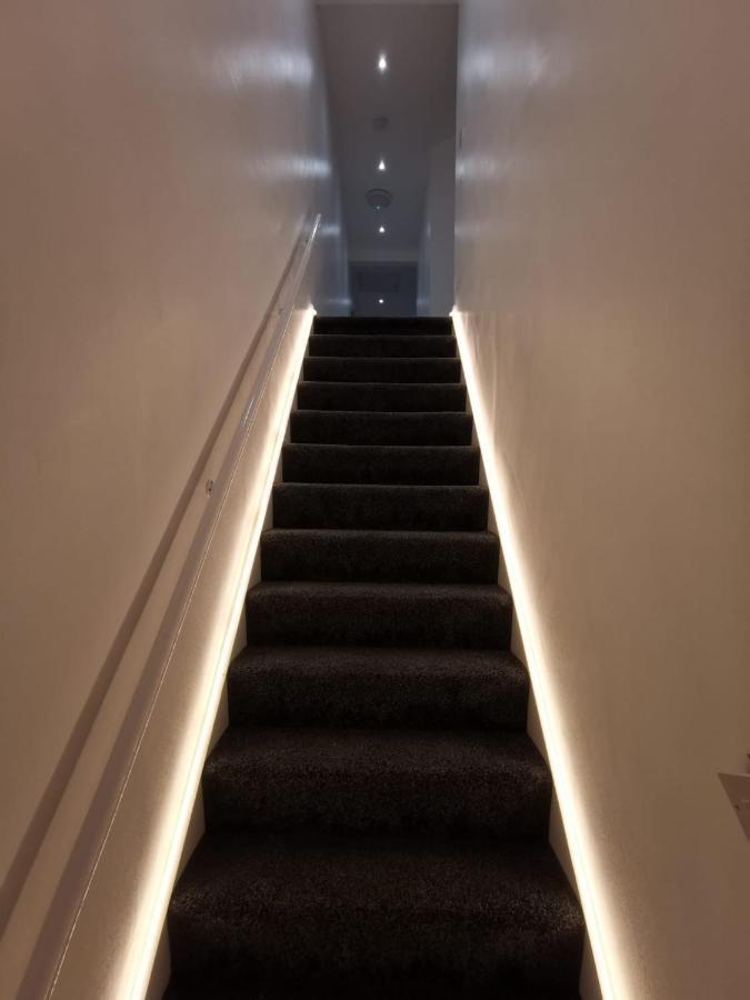 Three Bedroom Modern Apartment By Luton Airport And Luton Station Dış mekan fotoğraf